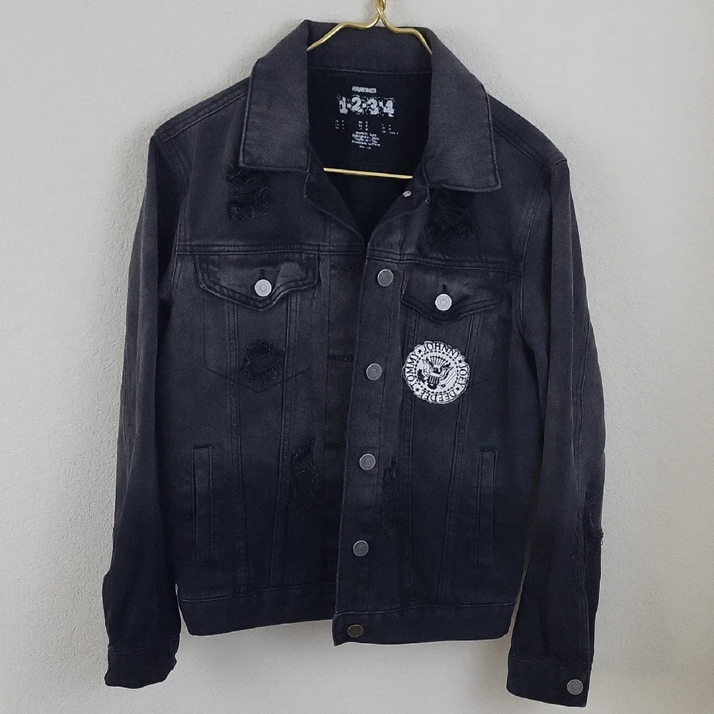 Ramones 1-2-3-4 Distressed Black Denim Jacket Size Medium Punk Rock Music - Picture 2 of 10